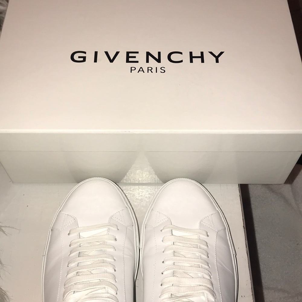Authentic ⭐️ Givenchy ⭐️ Urban Knot Sneakers